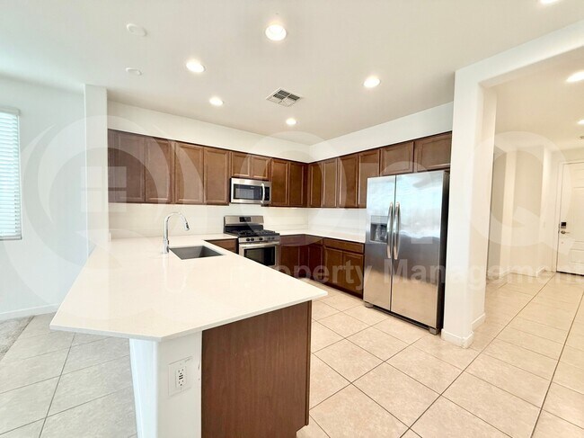 Foto del edificio - 1236 E Irwin Ave