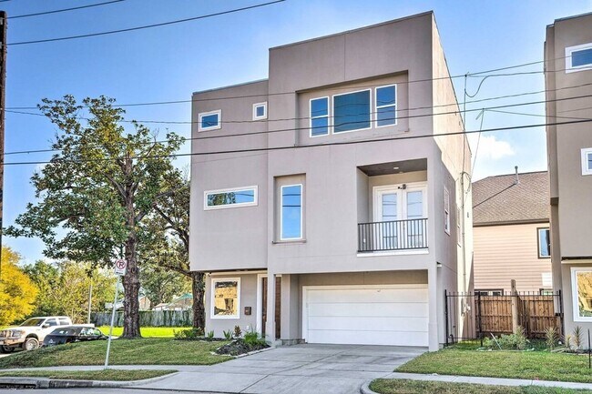 Building Photo - 6403 Bowling Green St