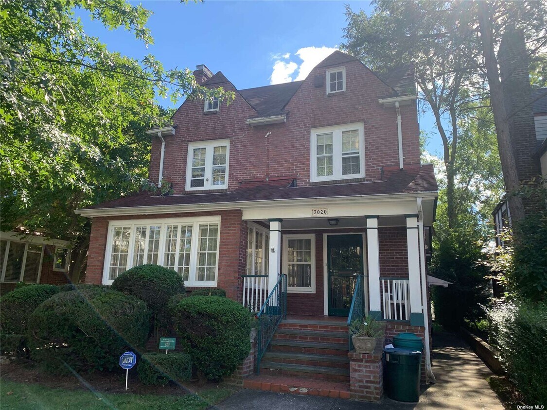 Primary Photo - 70-20 Harrow St
