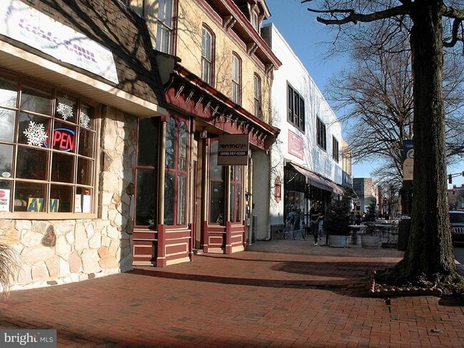 Building Photo - 347 High St