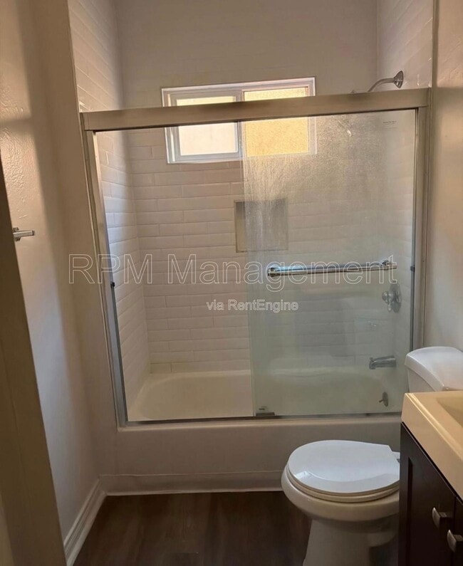 Building Photo - 111 S Manhattan Pl