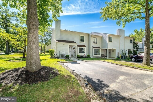 Building Photo - 251 Fir Tree Ct