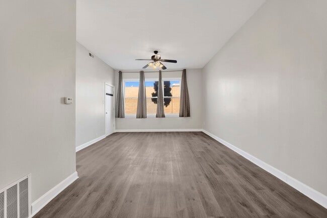 Foto del edificio - 3651 S Archer Ave