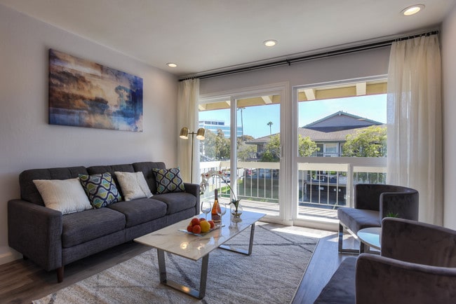 Building Photo - 688 Mariners Island Blvd