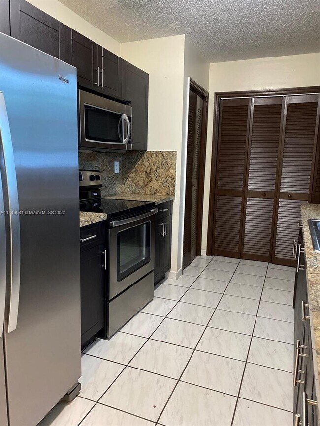 Foto del edificio - 3440 SW 23rd St