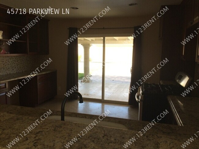 Foto del edificio - 45718 Parkview Ln