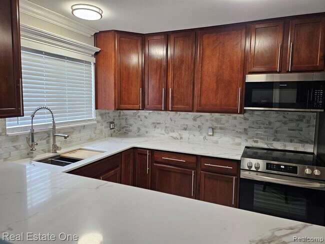 Foto del edificio - 3551 W 14 Mile Rd