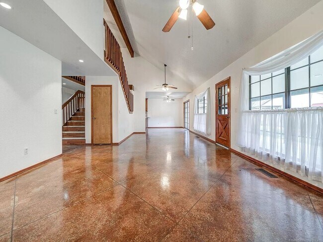 Foto del edificio - MUST SEE / AMAZING 4 BED 2 BATH IN JENKS S...