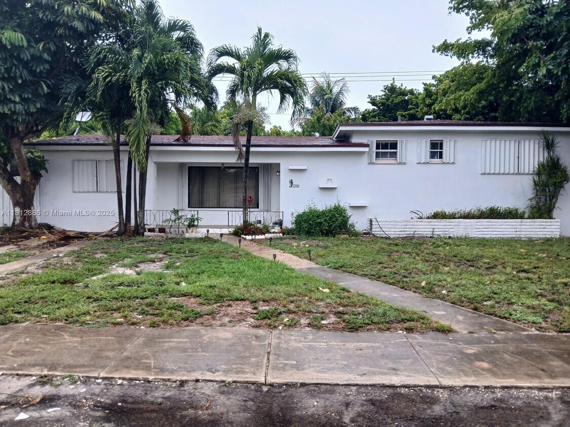 Foto principal - 19441 NW 8th Ave