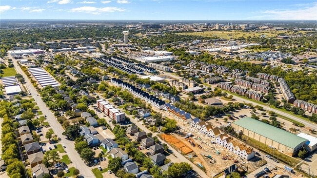 Photo - 307 Sterling St Townhome