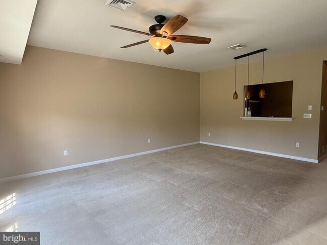 Building Photo - 2082 Deer Run Dr