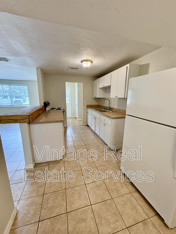 Foto del edificio - 2810 State Rd 60