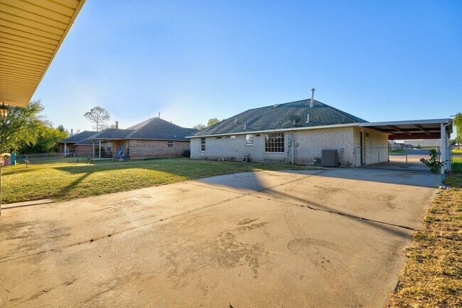 Foto del edificio - 5913 SE 8th St