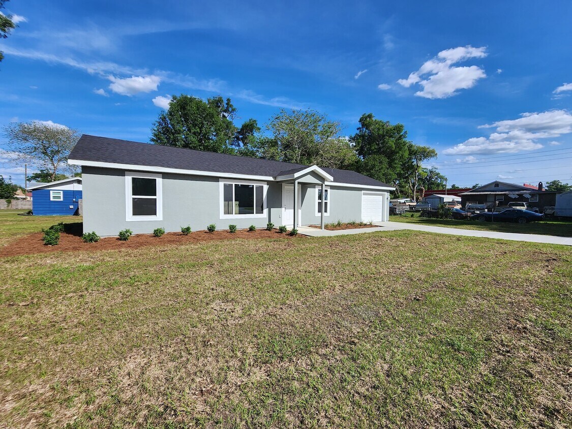 1781 Northeast 6th Avenue House for Rent in Ocala, FL