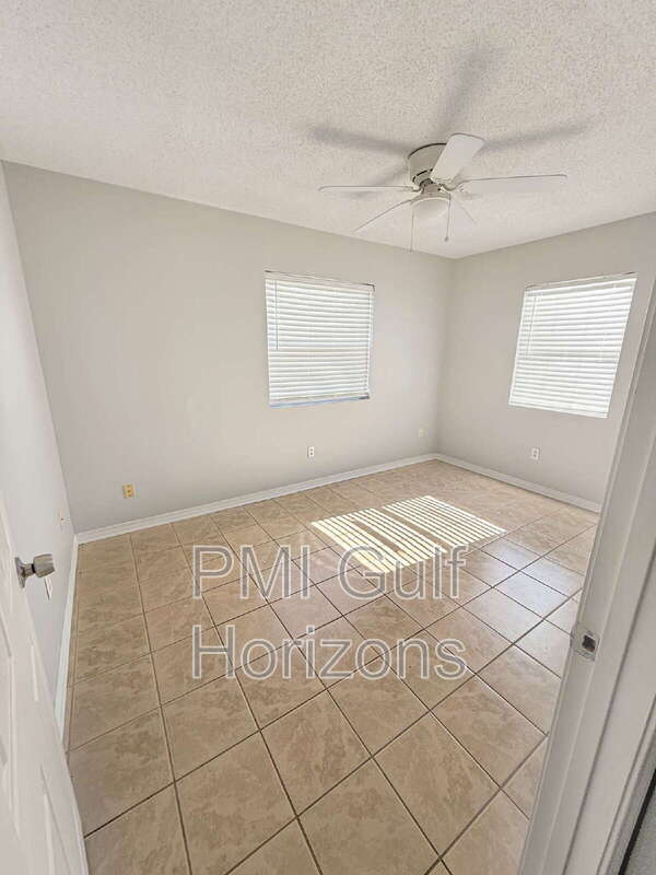 Building Photo - 5 Ellinor Ct