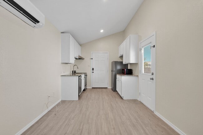 Building Photo - 7184 Elm Cv