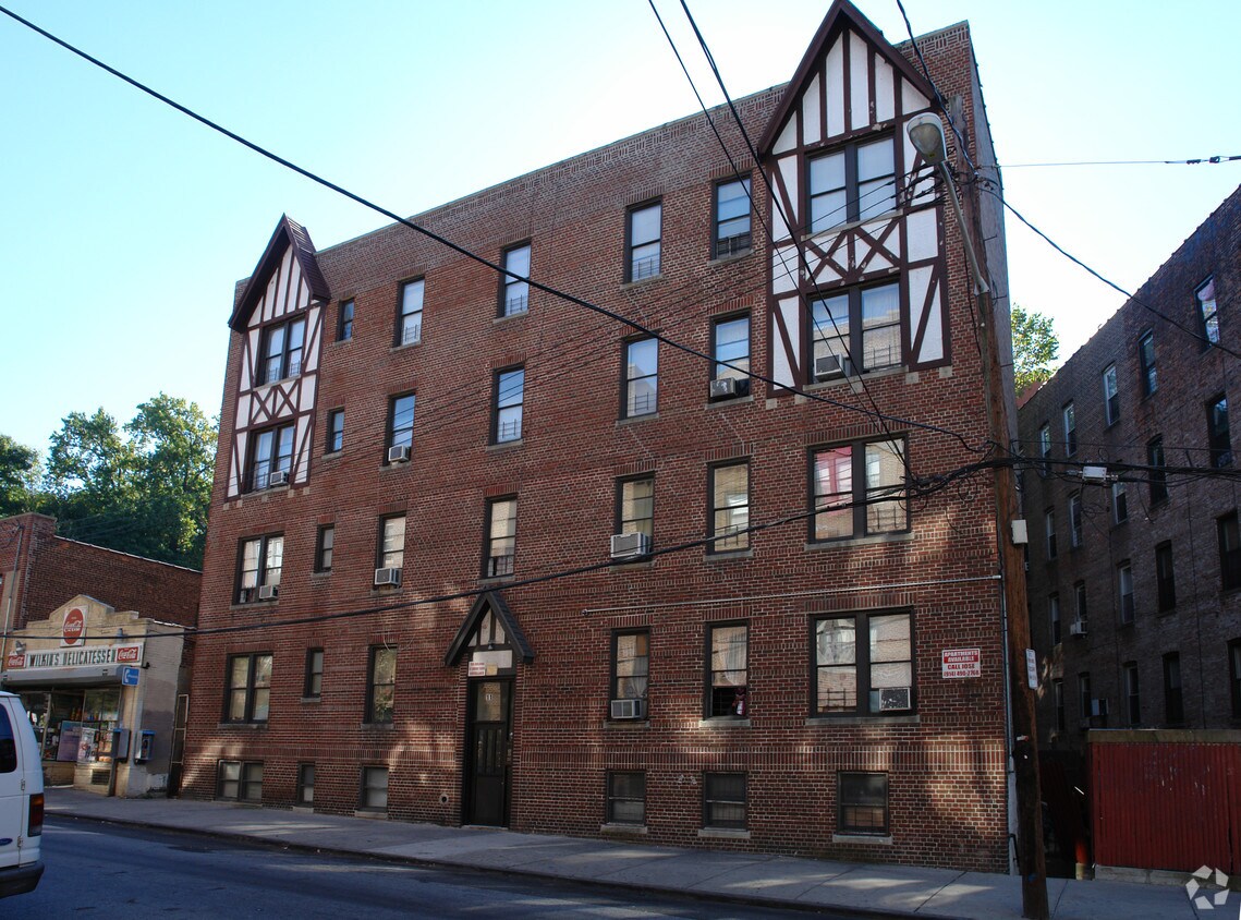 Building Photo - 11 Coyle Pl