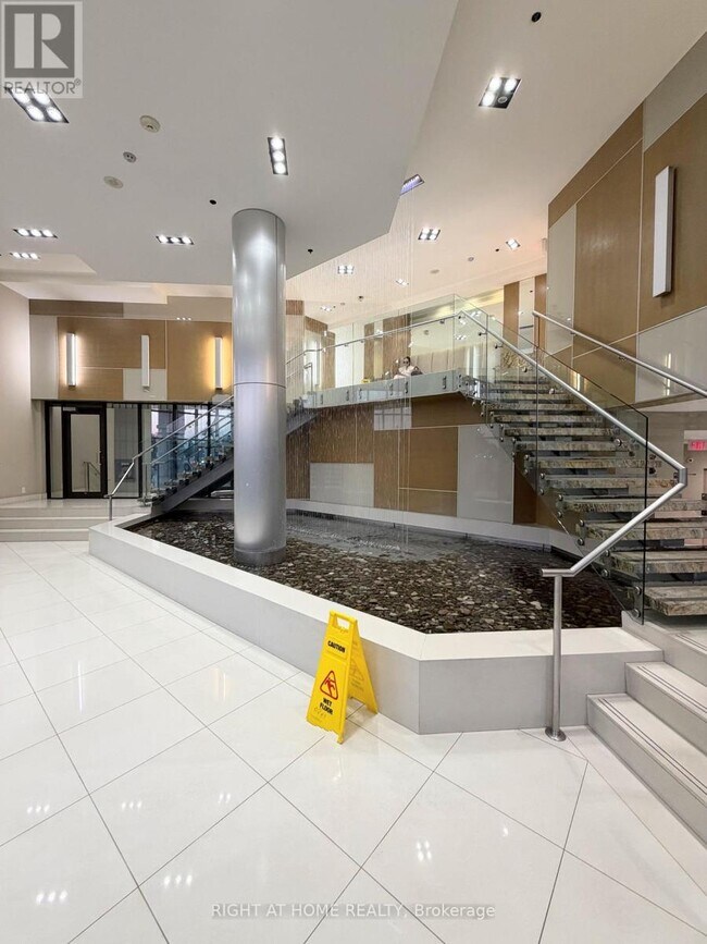 Photo du bâtiment - 1060 Sheppard Ave W