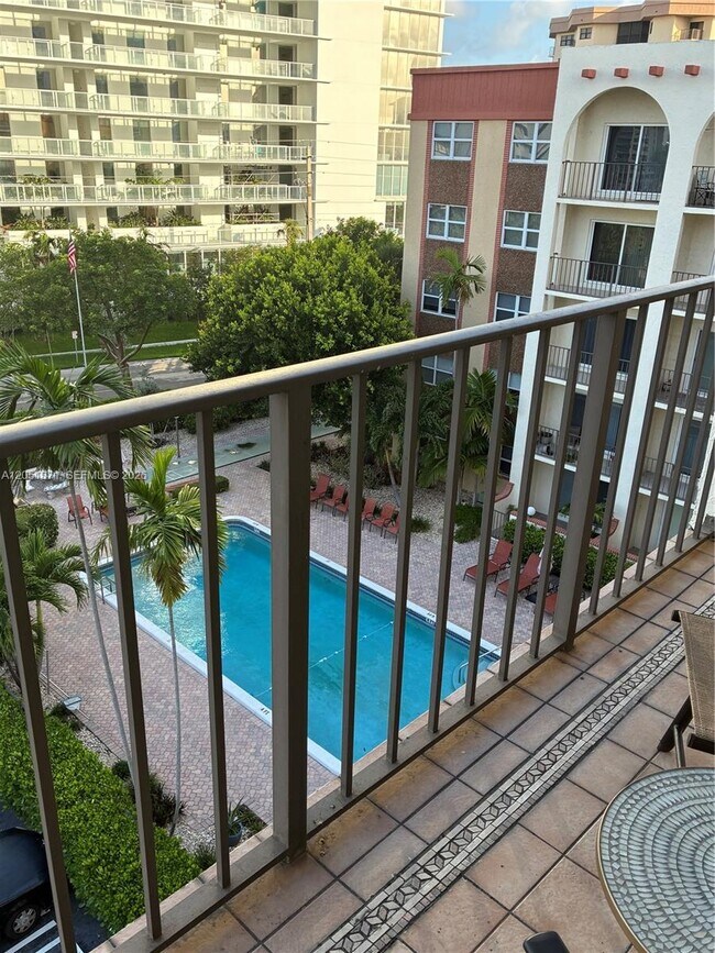 Foto del edificio - 400 N Riverside Dr