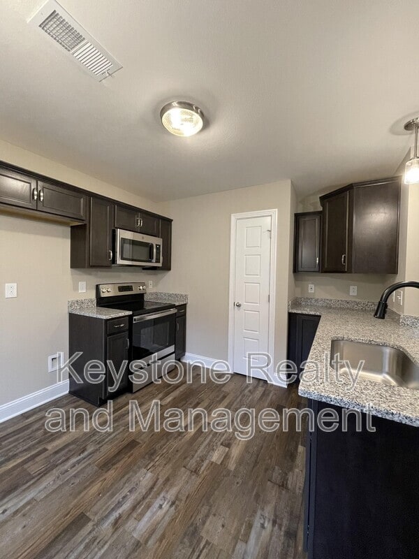 Building Photo - 812 Lillian Grace Dr