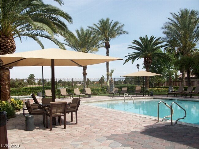 Foto del edificio - 2050 W Warm Springs Rd