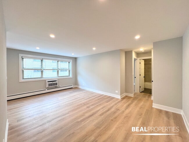 Photo - 452 W Oakdale Ave Apartment