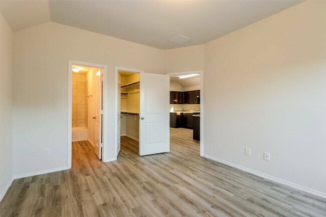 Foto del edificio - 392 Upper Creek Dr