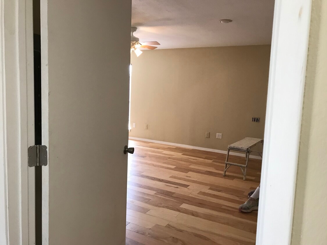 Foto del edificio - 705 W Kansas Ave