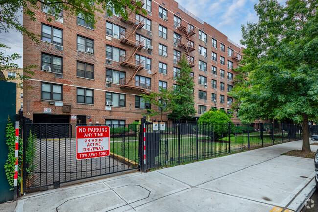 Foto del edificio - The Gentry Apartments