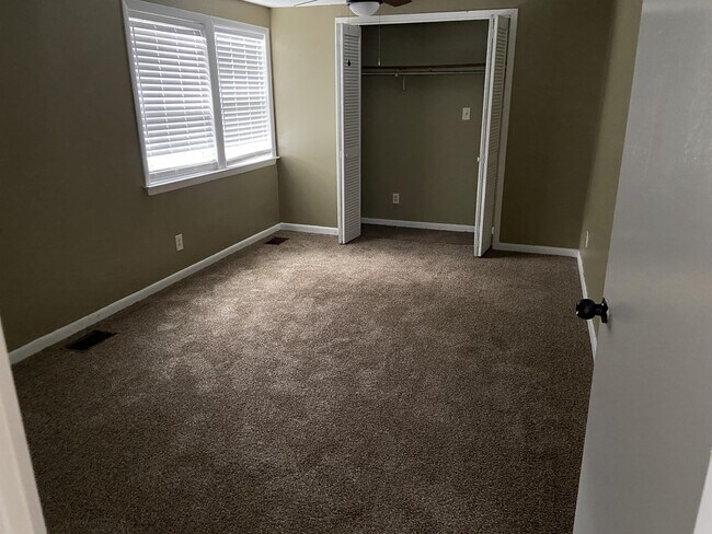 Foto del edificio - 2738 Dogwood Cir