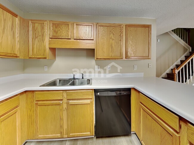 Foto del edificio - 8121 Wesley Farm Dr