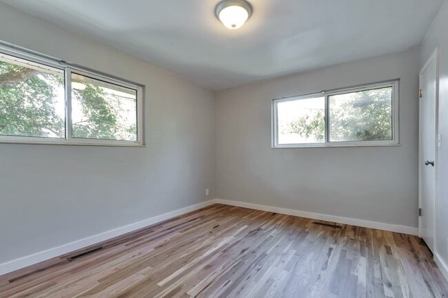 Building Photo - 2370 Parleys Cir E