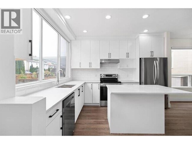 Building Photo - 10320 243 St