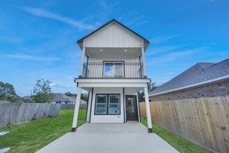 Building Photo - 1110 E Main St