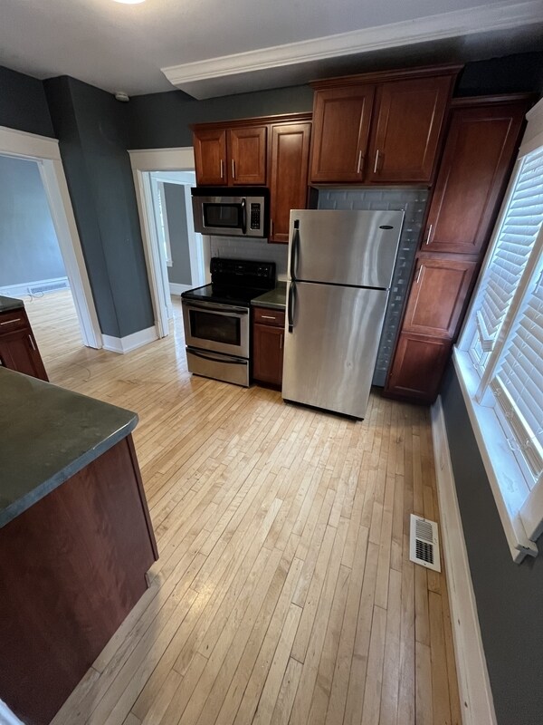 Foto del edificio - 519-521 Center Ln