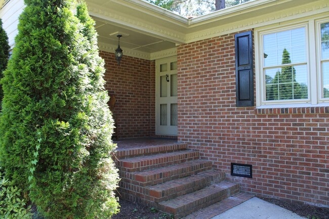 Building Photo - 1409 Chesnee Dr