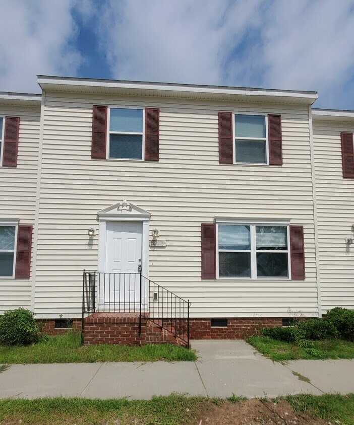 Foto principal - 1216 Superior Pointe Pl