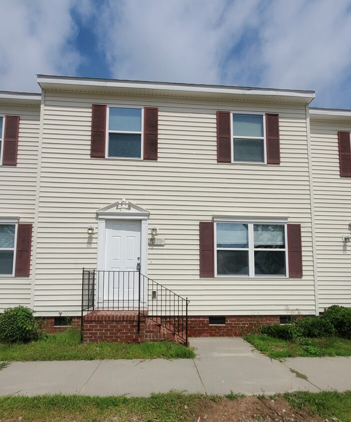 Primary Photo - 1216 Superior Pointe Pl