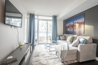 Building Photo - 135 Fort York Blvd