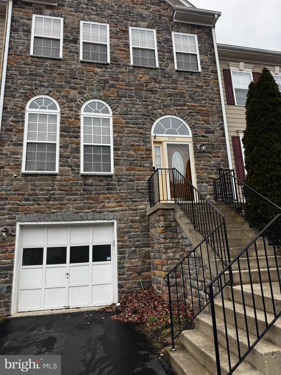 Building Photo - 869 Stonefield Square NE