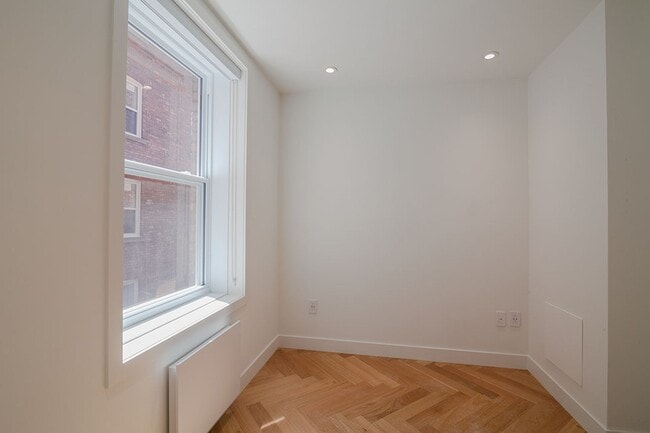 Building Photo - 590 Av. Outremont