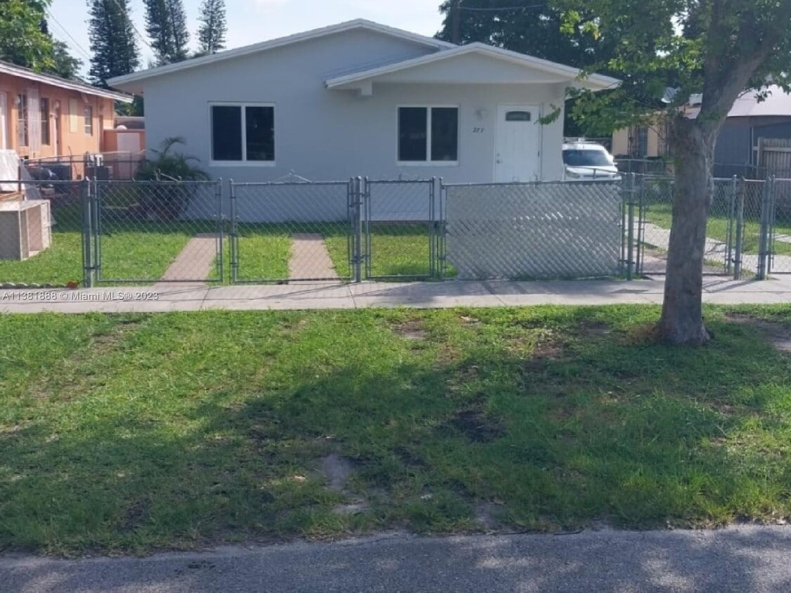 277 Northwest Blvd Unit 277, Miami, FL 33126 Room for Rent in Miami