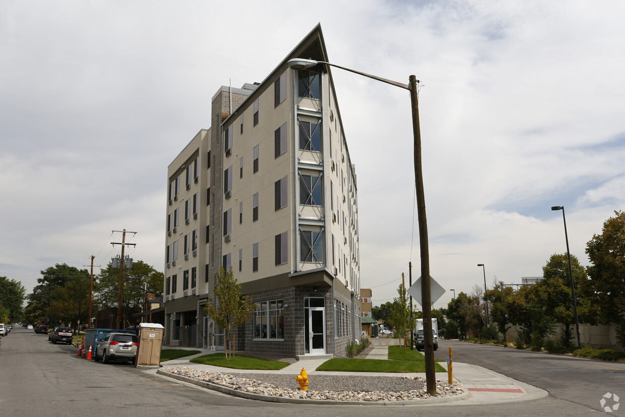 Building Photo - The Comma