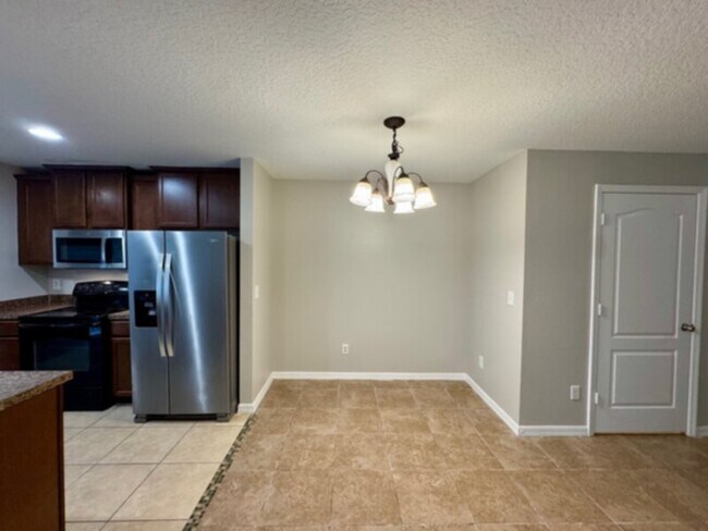 Foto del edificio - Gorgeous 3 Bedroom, 2.5 Bath Townhouse in ...