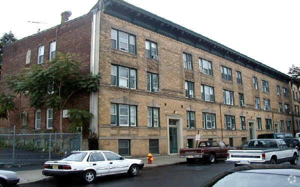 Primary Photo - 39-45 Henry St