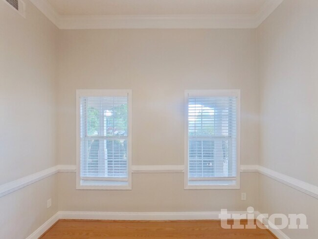 Building Photo - 122 Ivy Trce