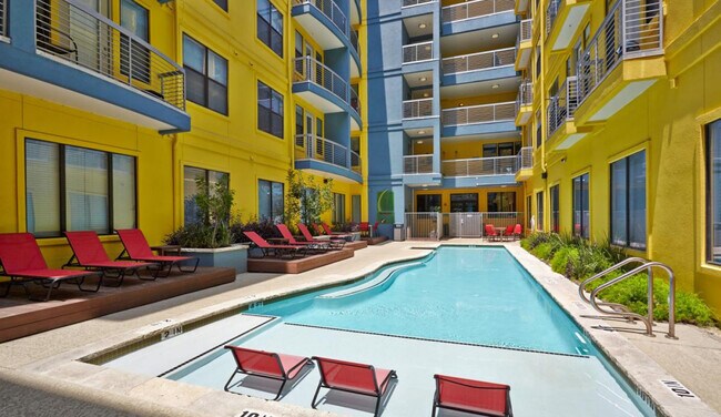 Foto del edificio - Luxury 1-Bedroom Apartments: Modern Design...