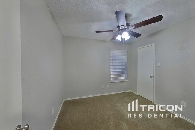 Building Photo - 403 Hollyberry Dr