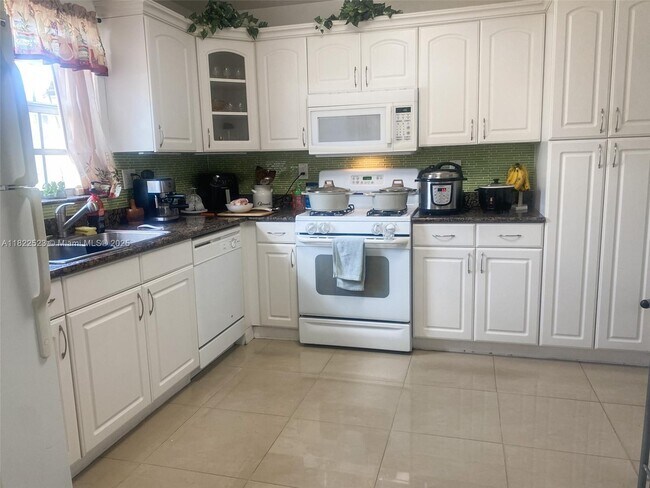 Foto del edificio - 8350 SW 154th Ave