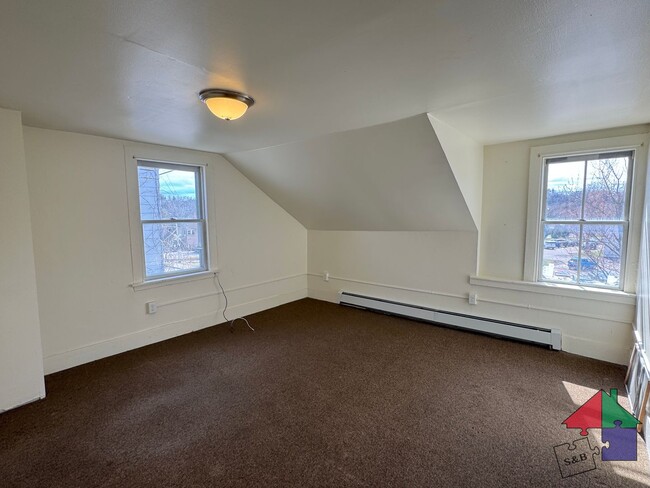 Building Photo - 37 Malletts Bay Ave